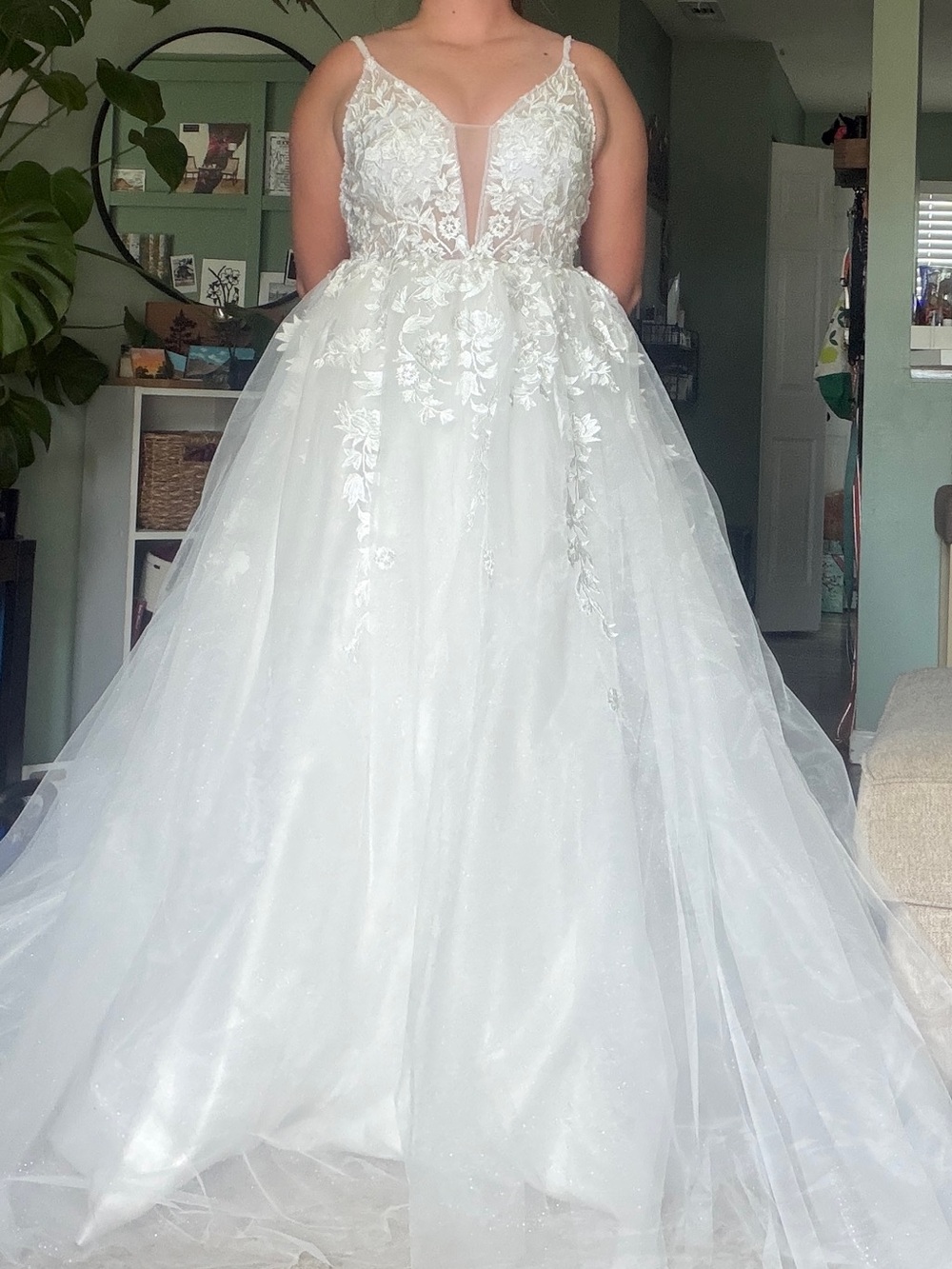 Ivory Lace Appliqué Ball Gown Wedding Dress